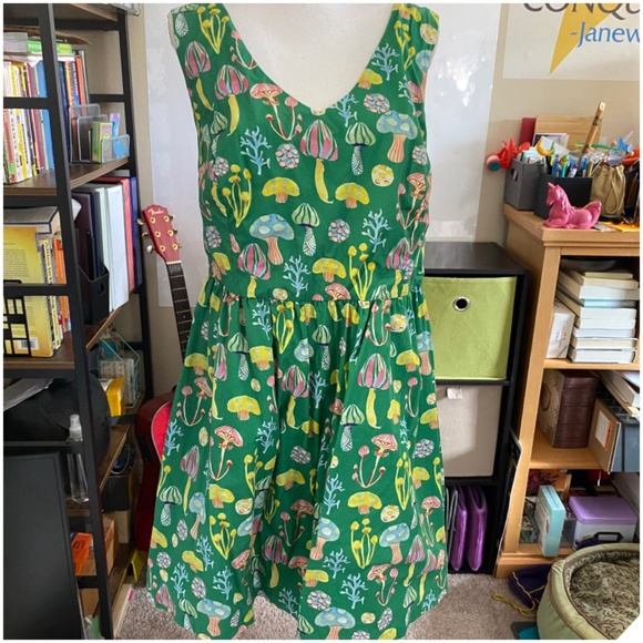 Modcloth Dresses & Skirts - AWESOME Green Fungi Dress; 4XL